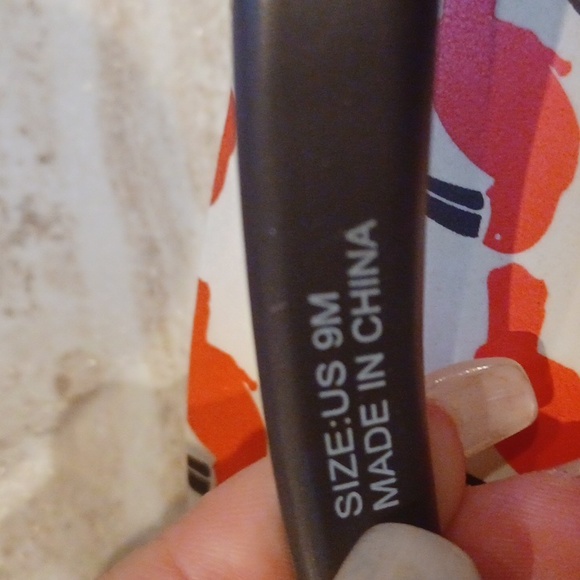 Kate Spade Toucan Flip Flops - Picture 12 of 12